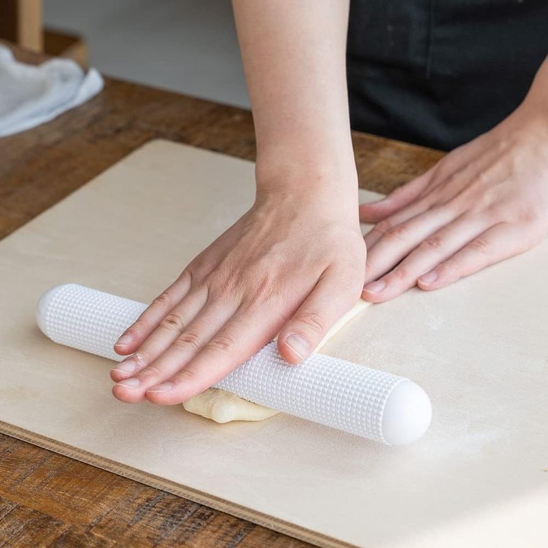 CakeLand Gas Release Roll Pin, Made in Japan 7239